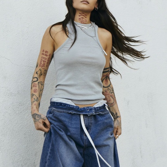 UO Grey stretchy tank top - Picture 2 of 7